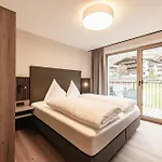 Kristall Hotel 3*