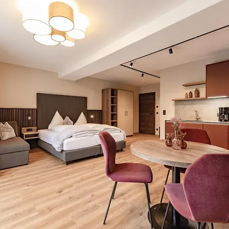 Kristall Hotell 3*