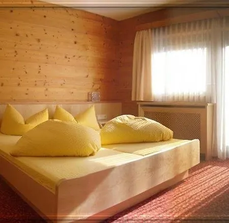 فندق Kristall 3*