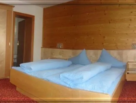 فندق Kristall 3*