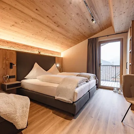 Kristall Otel 3*